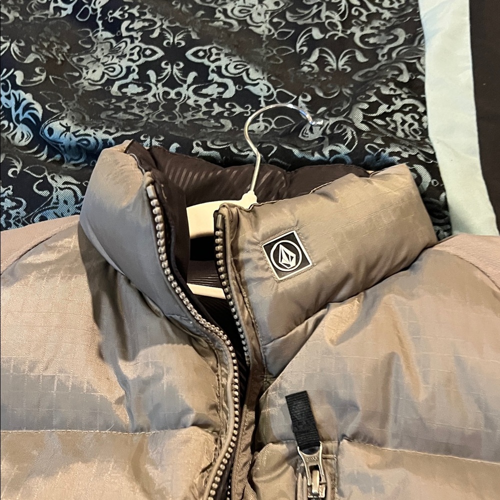 Volcom Tan Puffer Vest - Picture 6 of 8
